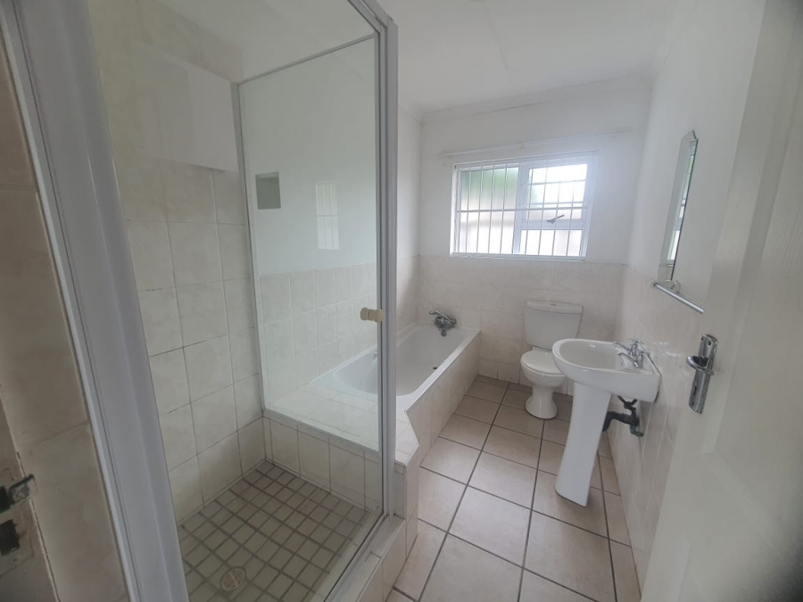 To Let 3 Bedroom Property for Rent in Cambridge West Eastern Cape